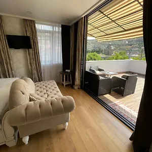 Rikhe Palace Boutique فندق تبليسي